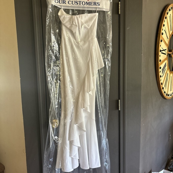 Revolve Dress the Population Paris Gown. Originally $250
Worn once. Dry cleaned - Picture 5 of 6